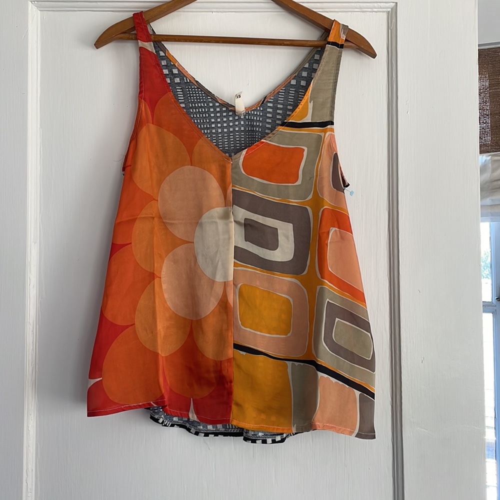 Tiny Anthropologie Geometric Print Silky Flowy V-Neck Tank Sleeveless Size XS